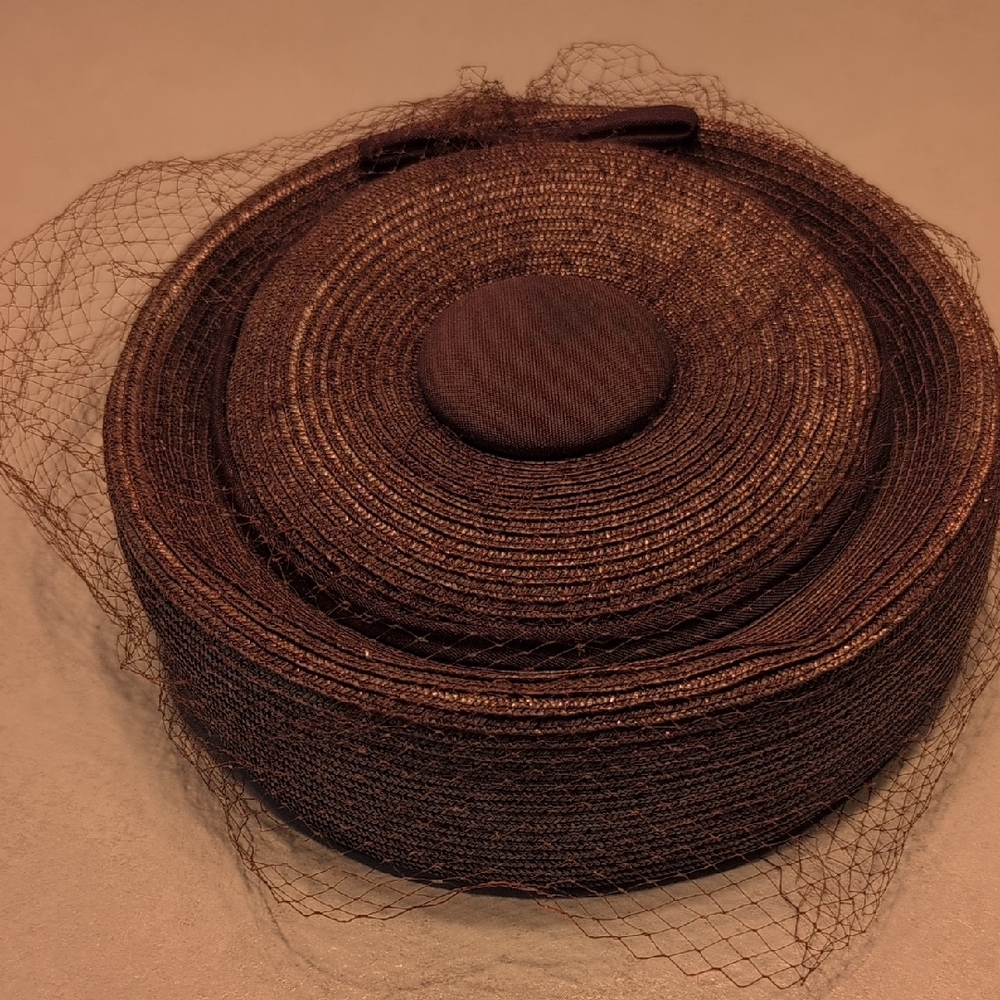 Elegant Brown Women's Hat with Veil